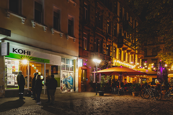 Foto: Das KOHI - eingebettet in die Szenerie am Werderplatz in Karlsruhe