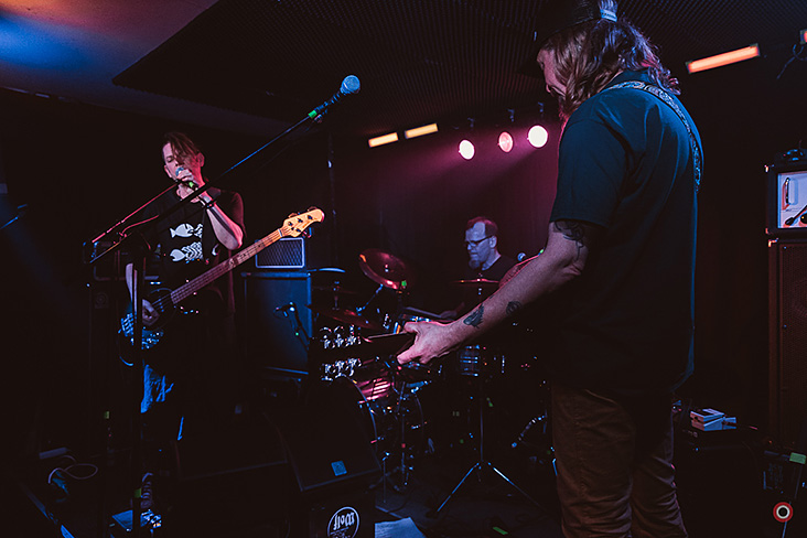 [Foto] 12.03.22 Transporter Die Band auf der alten KOHI-Bühne. Heute sieht sie anders aus! Foto: Kirsten Bohlig