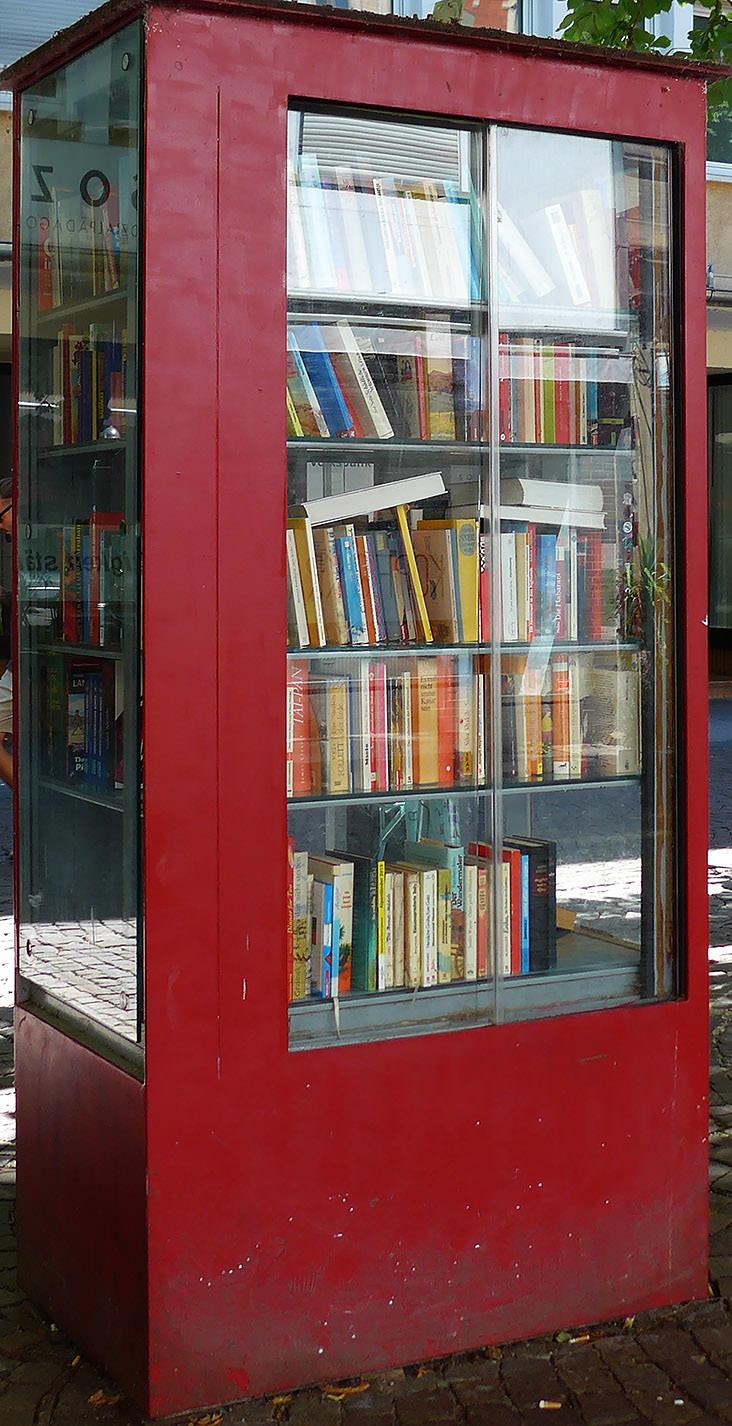 [Foto] 12.07.26 15 Jahre Bücherschrank am WerderplatzFoto: BG Südstadt