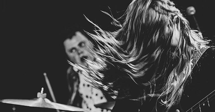 [Foto] 06.12.26 Ekstase. Musik im Fokus. Konzertfotografien von Kirsten BohligSkating Polly (Ausschnitt) Foto: Kirsten Bohlig